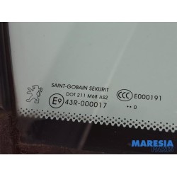 Peugeot - 5008 - Quarter light, front right