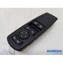 Renault - Megane - Multi-functional window switch