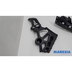 Renault - Megane - Bumpersteun midden-achter