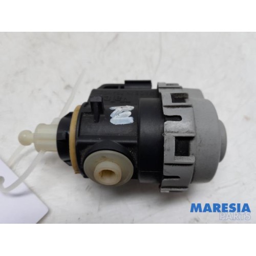 Renault - Megane - Headlight motor