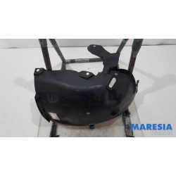 Renault - Megane - Wheel arch liner