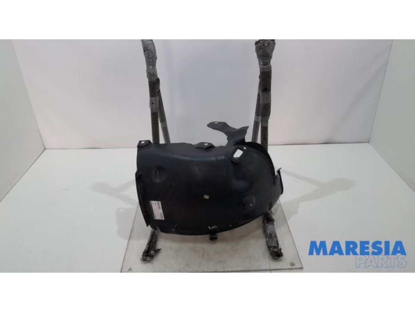 Renault - Megane - Wheel arch liner