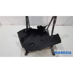 Renault - Megane - Wheel arch liner