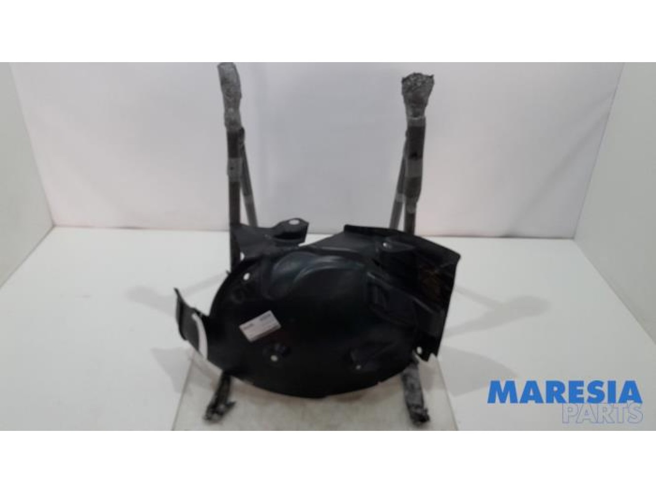 Renault - Megane - Wheel arch liner