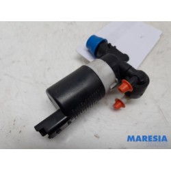 Renault - Megane - Front windscreen washer jet