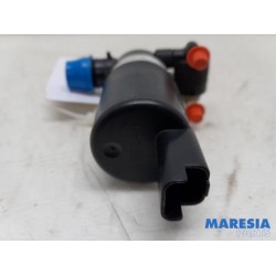 Renault - Megane - Front windscreen washer jet