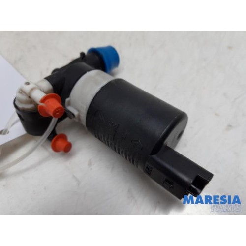 Renault - Megane - Front windscreen washer jet