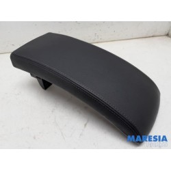 Renault - Megane - Armrest