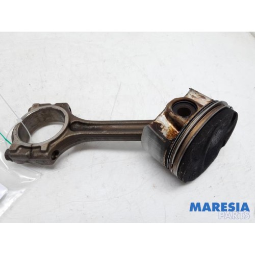 Renault - Clio - Connecting rod