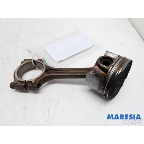 Renault - Clio - Connecting rod