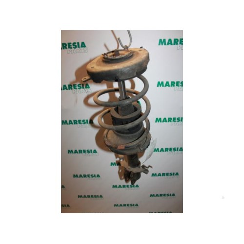 Renault - Megane - Front shock absorber rod, left