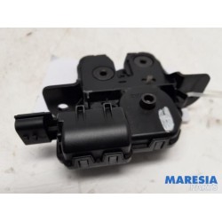Renault - Megane - Tailgate lock mechanism