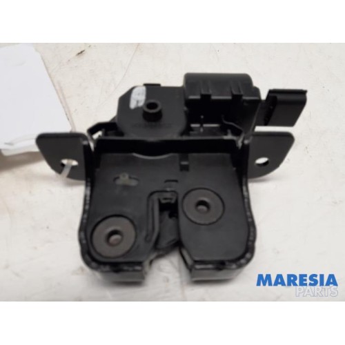 Renault - Megane - Tailgate lock mechanism