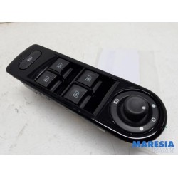 Renault - Clio - Multi-functional window switch