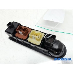 Renault - Clio - Multi-functional window switch