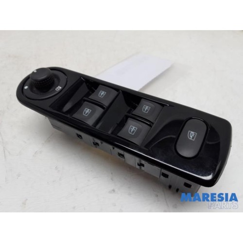 Renault - Clio - Multi-functional window switch