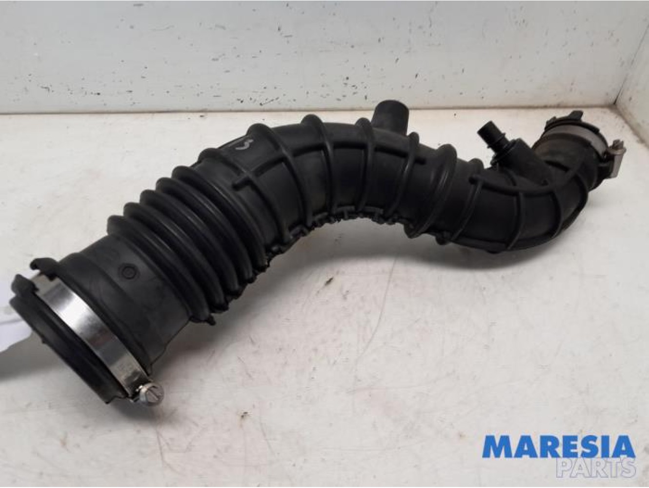 Renault - Clio - Air intake hose