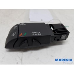 Renault - Clio - Commande radio volant