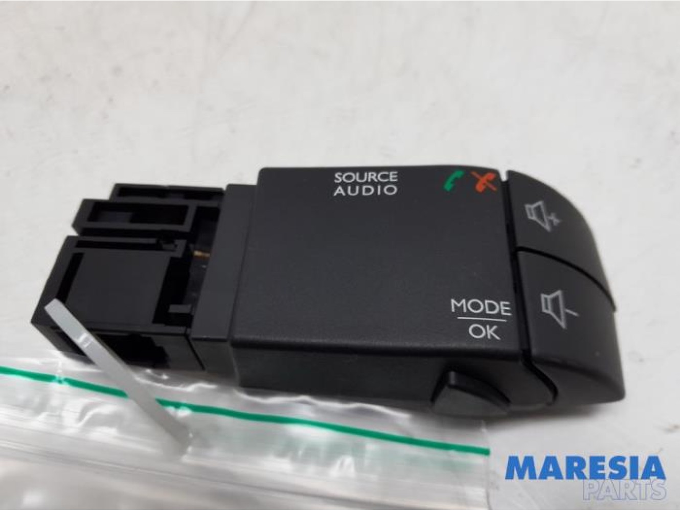 Renault - Clio - Commande radio volant