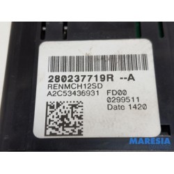 Renault - Clio - AUX / USB connection
