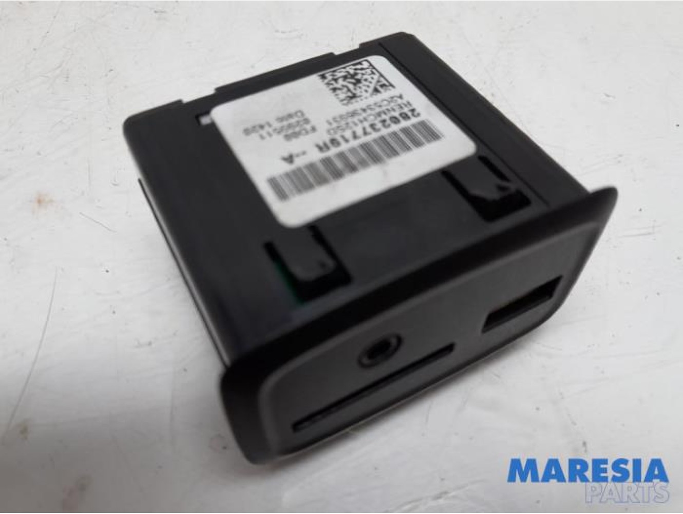 Renault - Clio - AUX / USB connection