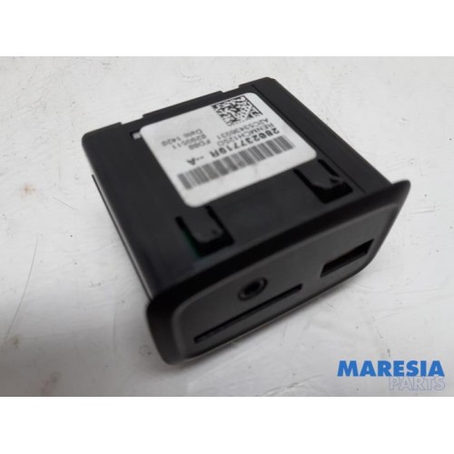 Renault - Clio - AUX/USB aansluiting