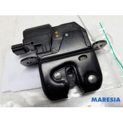 Renault - Clio - Tailgate lock mechanism