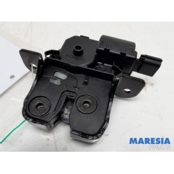 Renault - Clio - Tailgate lock mechanism