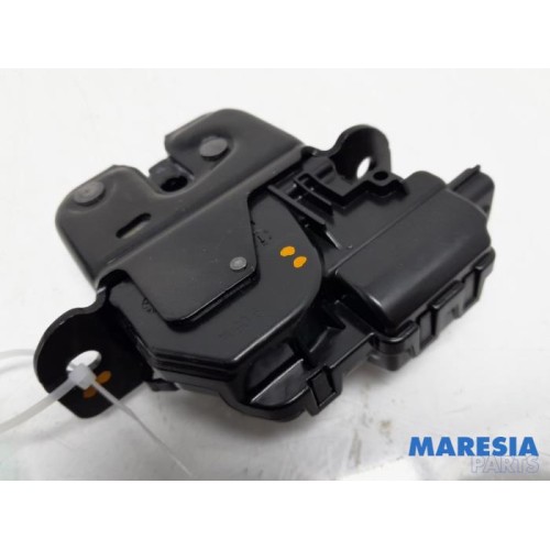 Renault - Clio - Tailgate lock mechanism