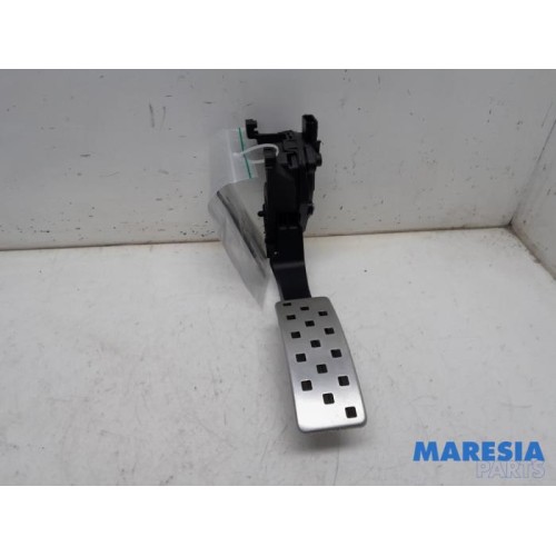 Renault - Clio - Accelerator pedal