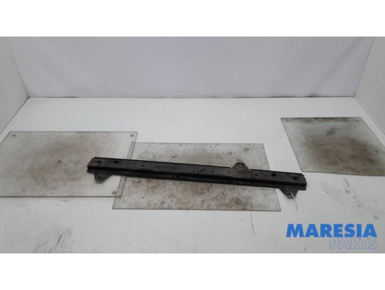 Renault - Kangoo - Radiator bar