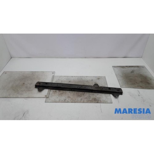 Renault - Kangoo - Radiator bar
