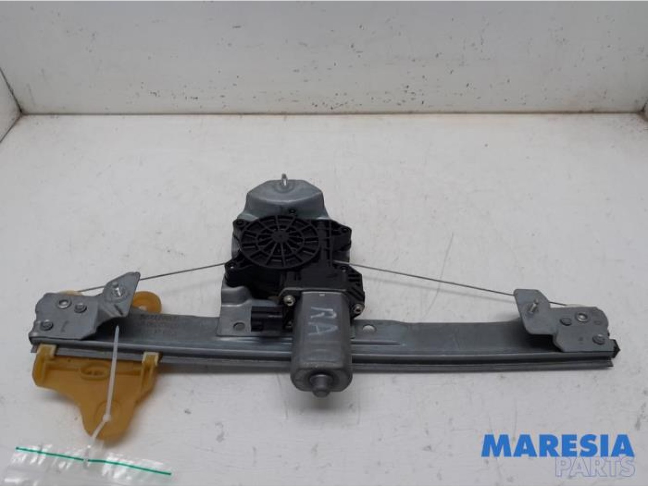 Renault - Clio - Rear door window mechanism 4-door, right