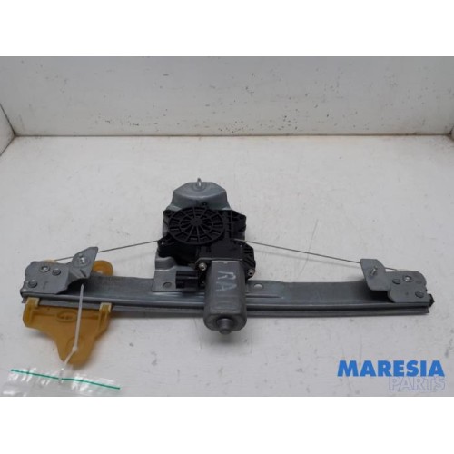 Renault - Clio - Rear door window mechanism 4-door, right