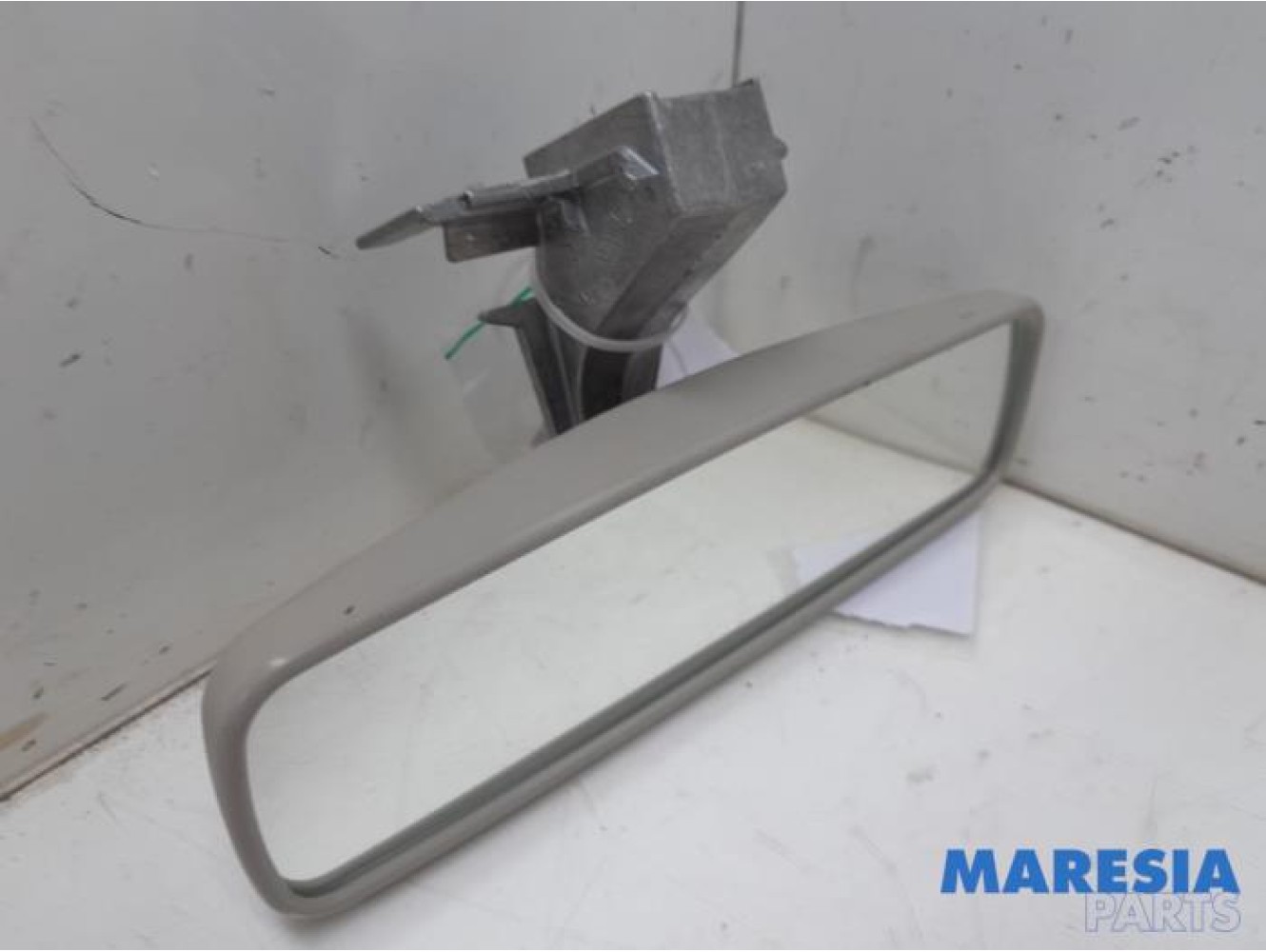 Renault - Clio - Rear view mirror