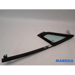 Renault - Clio - Quarter light, front right