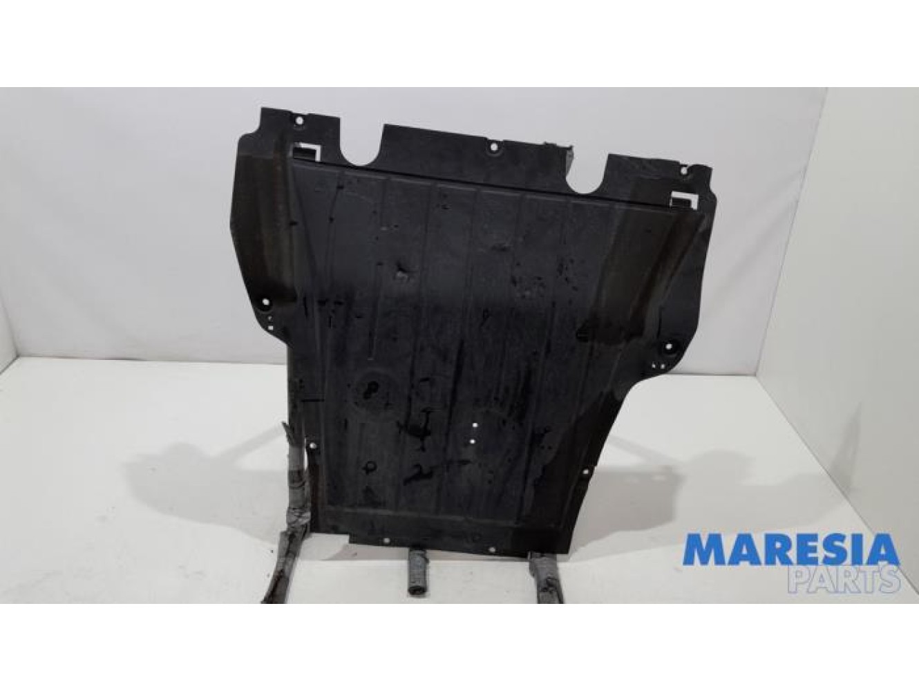 Renault - Clio - Engine protection panel