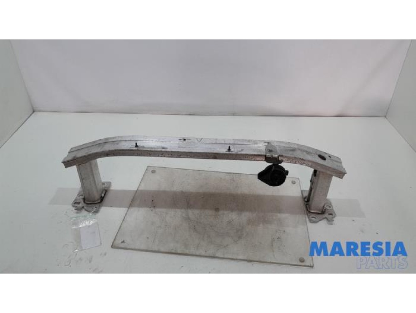 Renault - Clio - Cadre pare-chocs avant