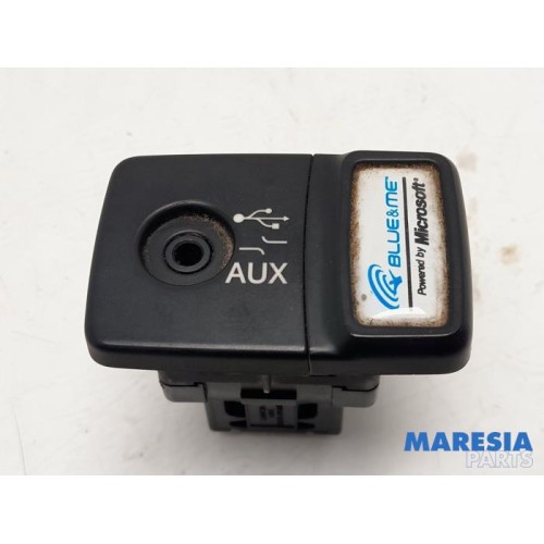 Fiat - Doblo - AUX/USB aansluiting