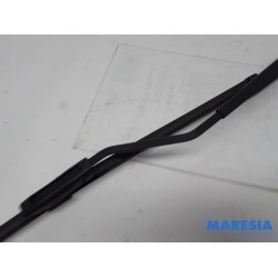 Renault - Clio - Front wiper arm