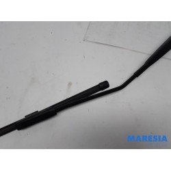Renault - Clio - Front wiper arm