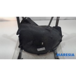 Renault - Clio - Wheel arch liner