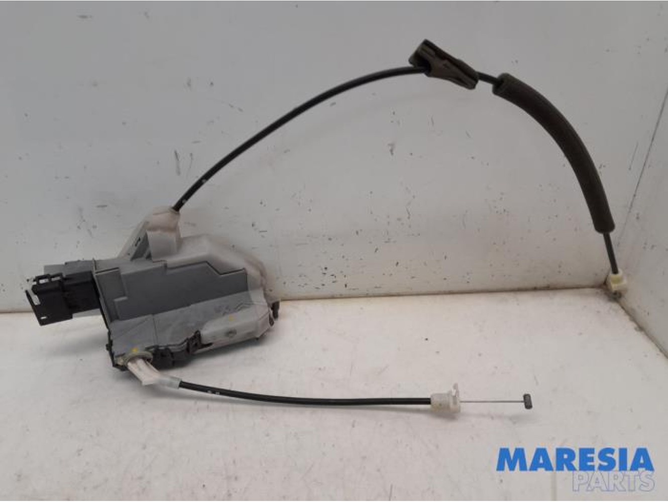 Peugeot - 5008 - Rear door lock mechanism 4-door, left