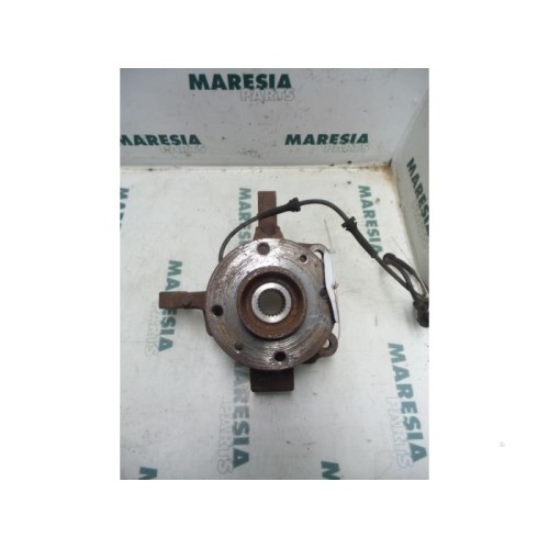 Renault - Modus - Knuckle, front right