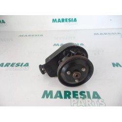 Renault - Megane Scenic - Power steering pump