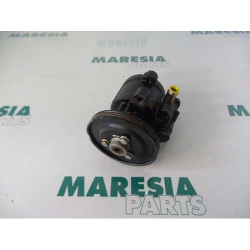 Renault - Megane Scenic - Power steering pump