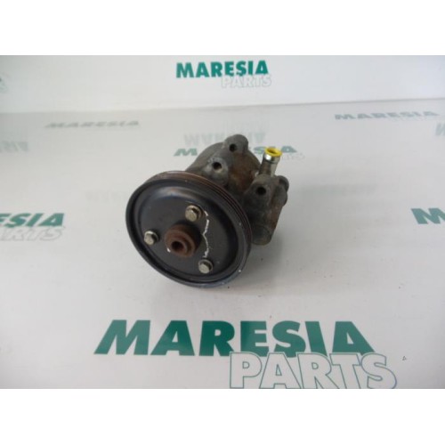 Renault - Megane Scenic - Power steering pump