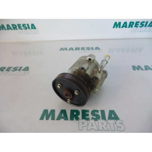 Renault - Megane Scenic - Power steering pump