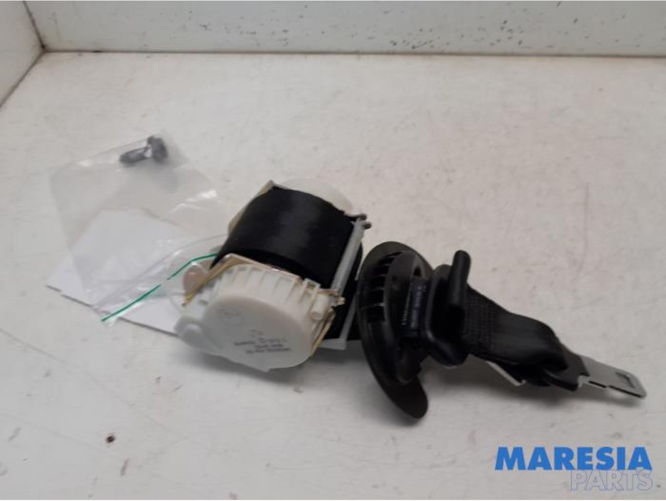Peugeot - 5008 - Rear seatbelt, right