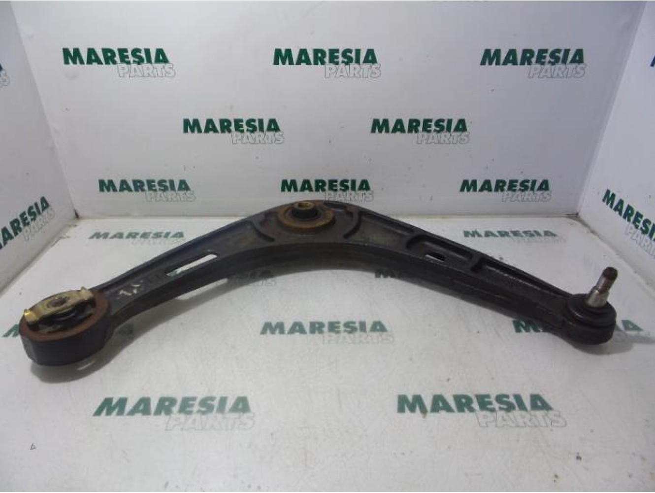 Renault - Laguna - Front lower wishbone, right